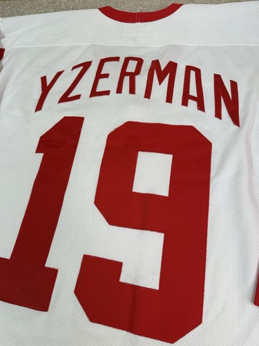 Vintage Steve Yzerman Detroit Red Wings Starter 2002 Stanley Cup Jersey •Size XL - Picture 9 of 12