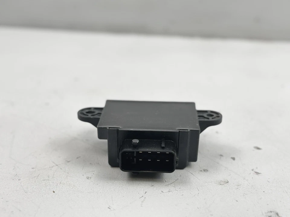 2018-2023 KIA STINGER OEM FUEL PUMP CONTROLLER ECU MODULE 33040-J5000 - Image 2 of 4