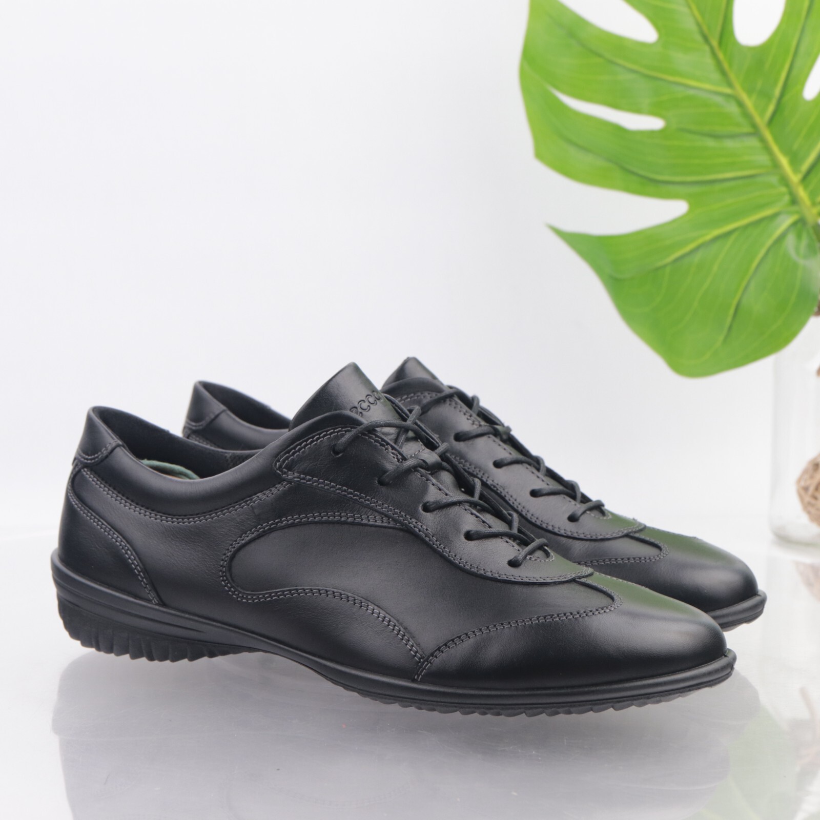 Ecco Women's Cloud  Sneaker Size 41 10  Black Leather Walking Work Shoe Comfy