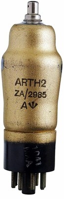 ARTH2 ZA/2985 Triode-Hexode. Eine historische Radioröhre, goldfarben. ID20401