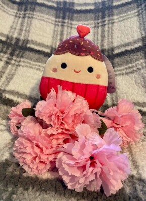 NWT Squishmallow - Valentine's Day - 5'' Elpha the Sprinkle Cupcake