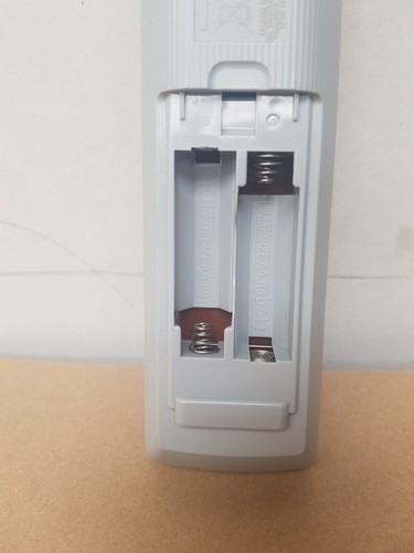 Sony TV-Fernbedienung - Silber - Nur Gerät (RM-ED005) (8171) - Bild 6 von 7