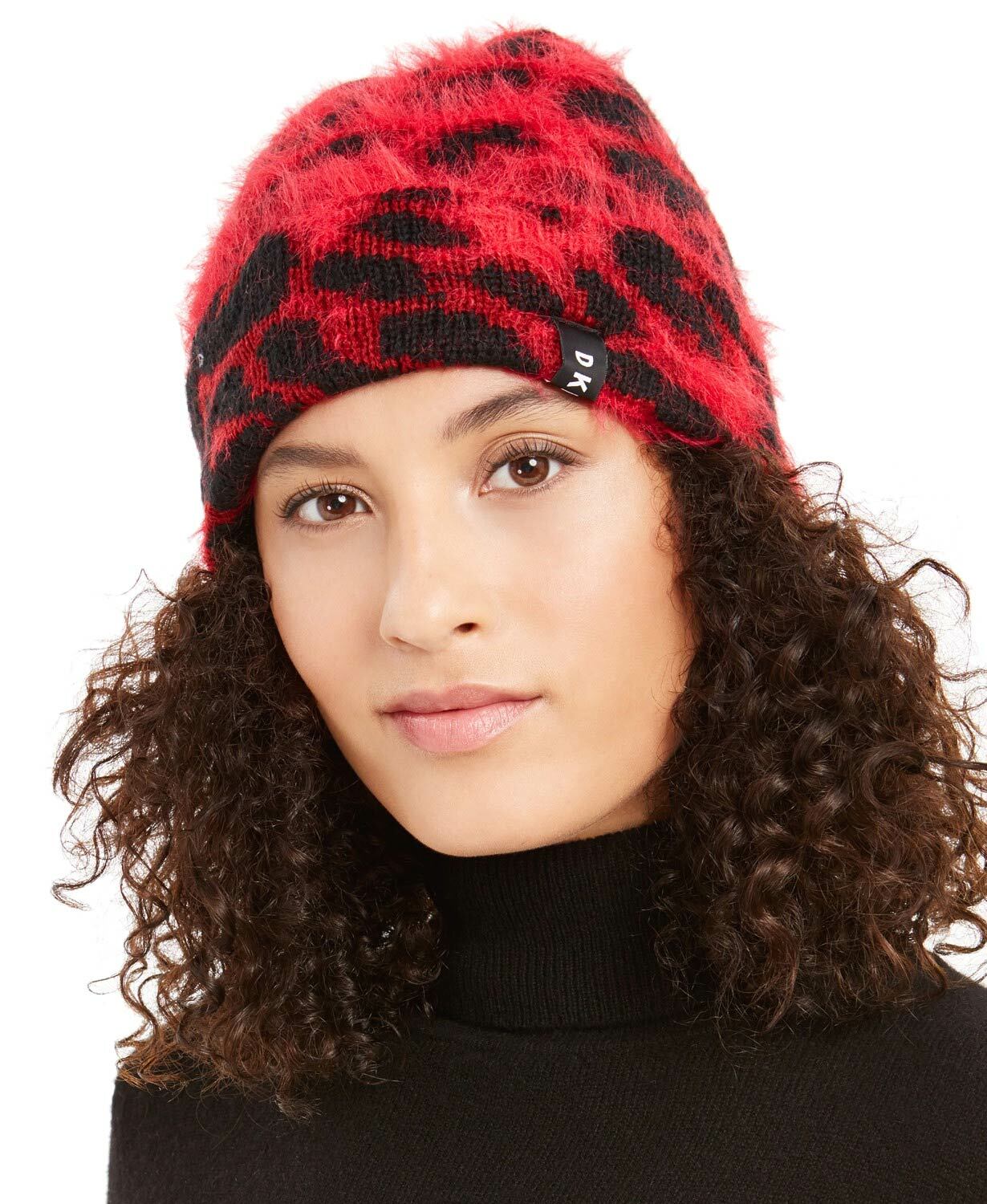Женская шапочка с пушистым животным принтом DKNY красная с черным DY1833 3690₽