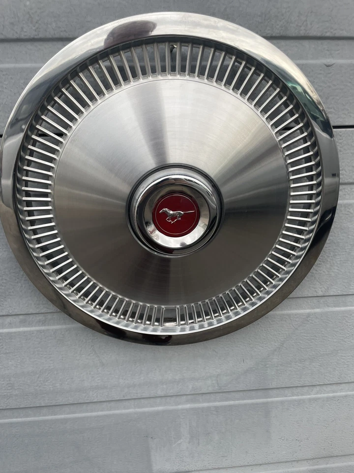 1974-78 福特野马 NOS 原装不锈钢 13 英寸轮毂盖套装 4 件精美二手稀有 — 第 4/4 张图片