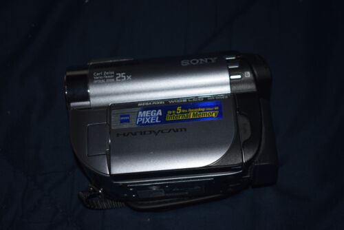 Sony Handycam DCR-DVD810 DVD Camcorder 8GB Storage - Picture 2 of 21
