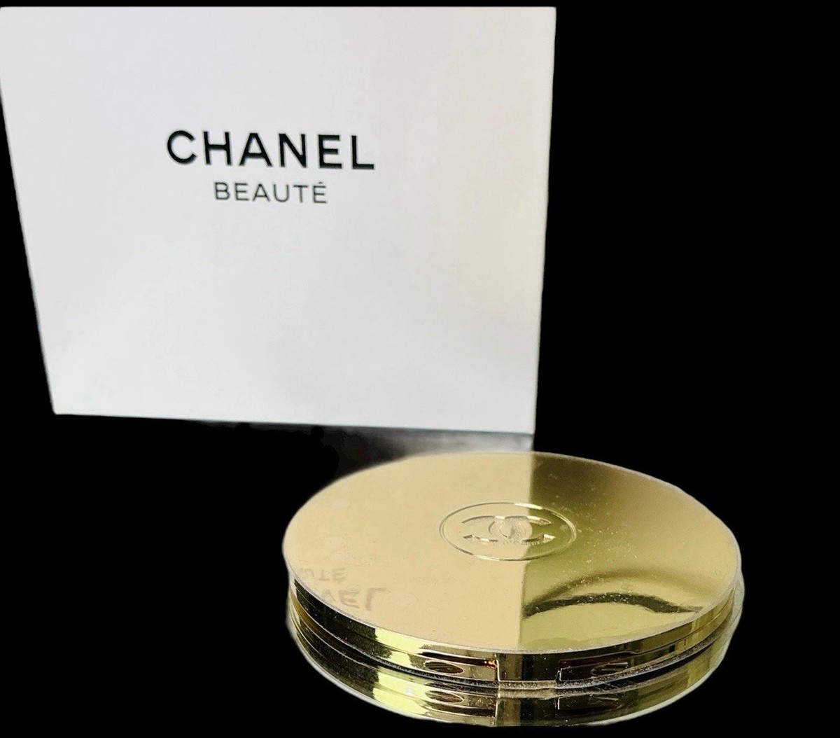CHANEL スクエア型 ミラー コンパクト 金 ゴールド New In Box Chanel Beaute Gold GWP Compact Dual Sided Mirror With