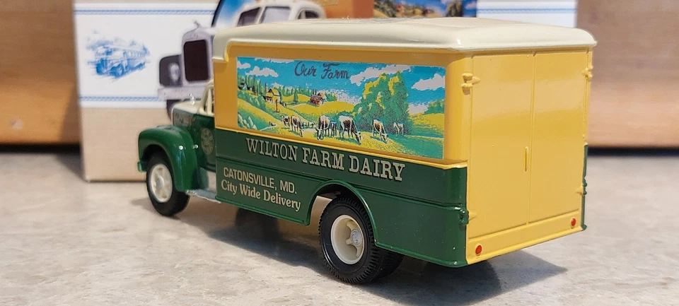 Corgi 98454 Mack B Series Van Wilton Farm 1/50 - Image 2 of 4