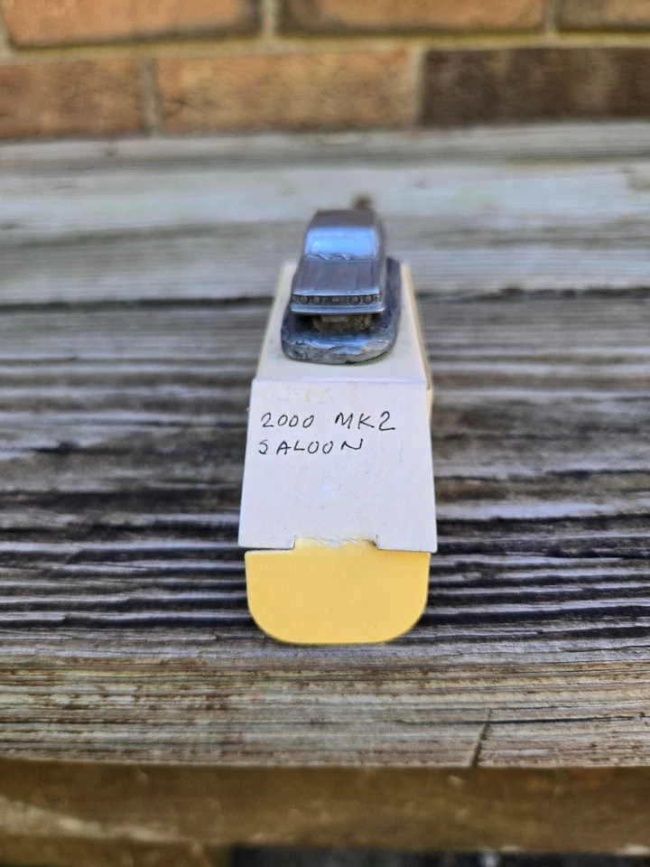 Винтажный новый в коробке Autosculpt олова Triumph 2000 Mk 2 седан автомобиля и основание с коробкой - Изображение 2 из 4