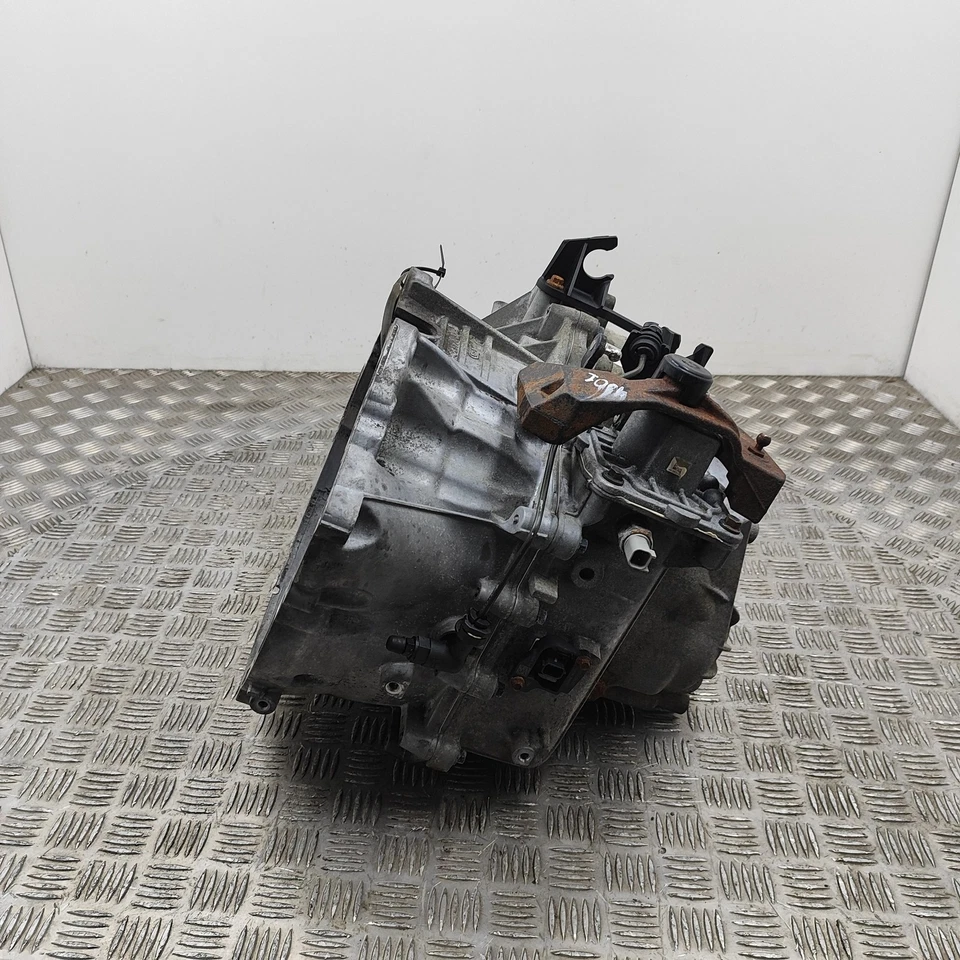 VOLVO XC60 Getriebe MT RFE66R-7F097-AB T1GH4 2.0D 133kw 2015 23570800 - Image 3 of 4