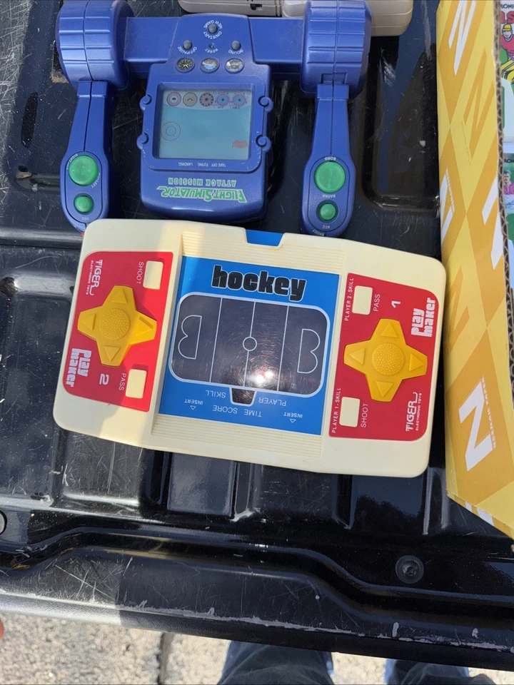 Tiger Electronics Handheld Sports Games Huge lot - Please Read Description - Image 4 of 4