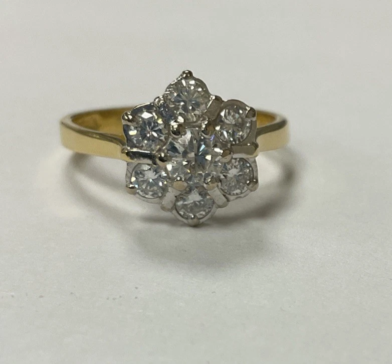 18ct Yellow Gold 1.00ct Diamond Flower Dress Ring Hallmarked - Image 2 of 4