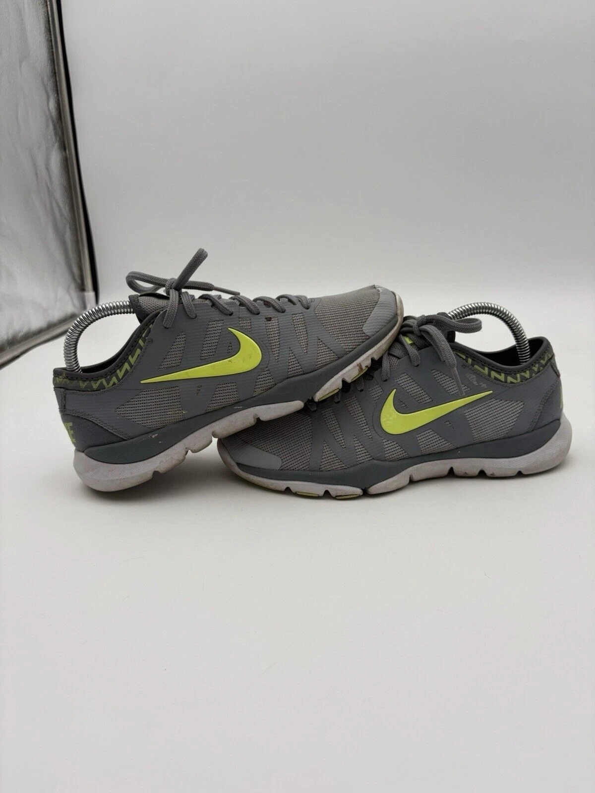 (653) Baskets basses femme Nike Training Flex Supreme TR 3 noir gris 8