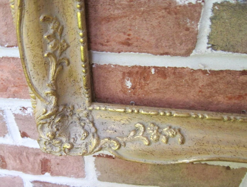 Antiguo marco de madera ornamentada de hoja de oro de 3 pulgadas de ancho 31 pulgadas por 41 en el siglo XX Foto 3 de 4