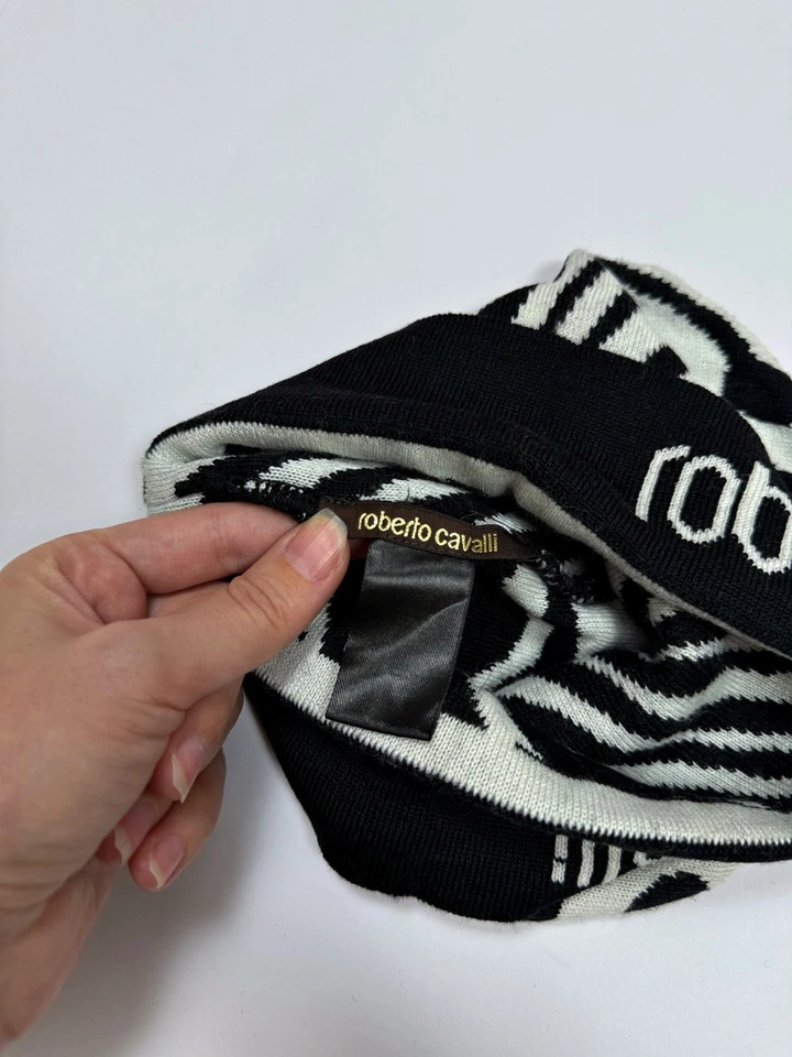 Gorro Roberto Cavalli Negro Blanco Cebra Logo unisex (hombre/mujer’s) talla única Foto 3 de 4