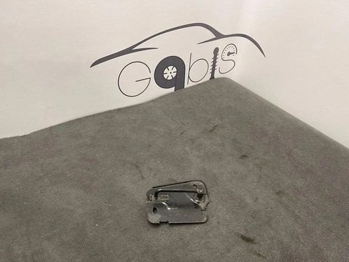 AUDI A3 Limousine 8VS, 8VM Motorhaubensicherung 8V0823185B 2.00 Diesel 32188460