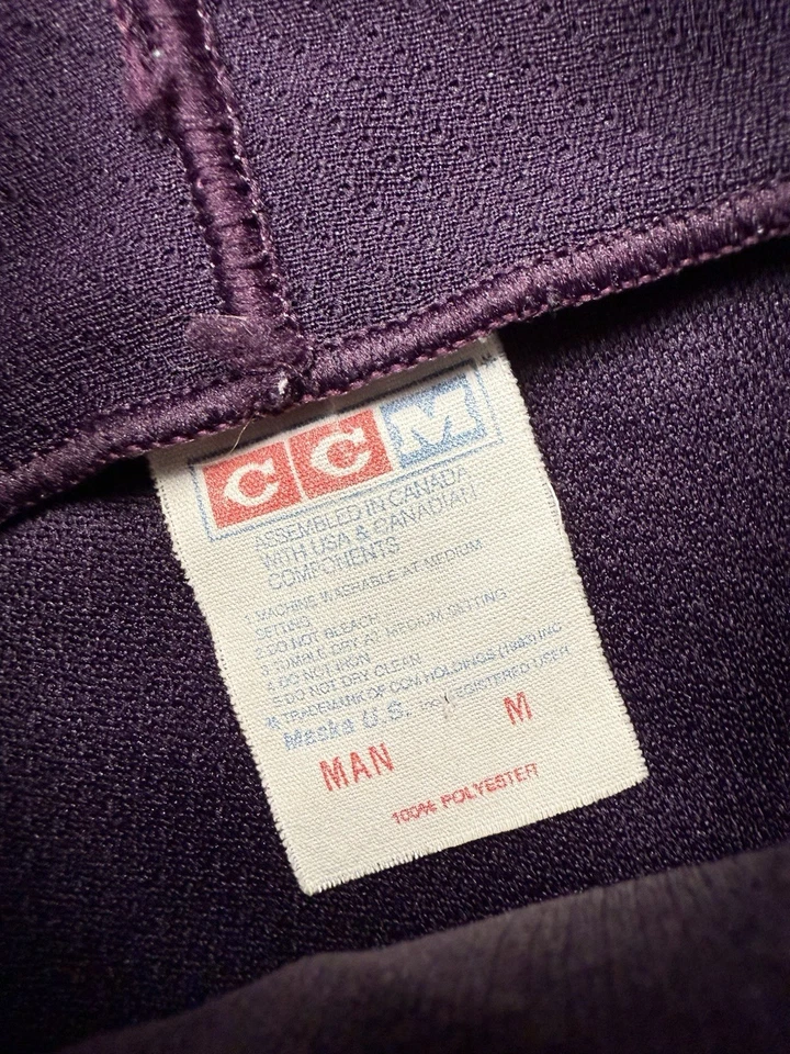 Camiseta deportiva de hockey vintage de los 90 Mighty Ducks CCM para hombre mediana promoción de película NHL púrpura Foto 4 de 4