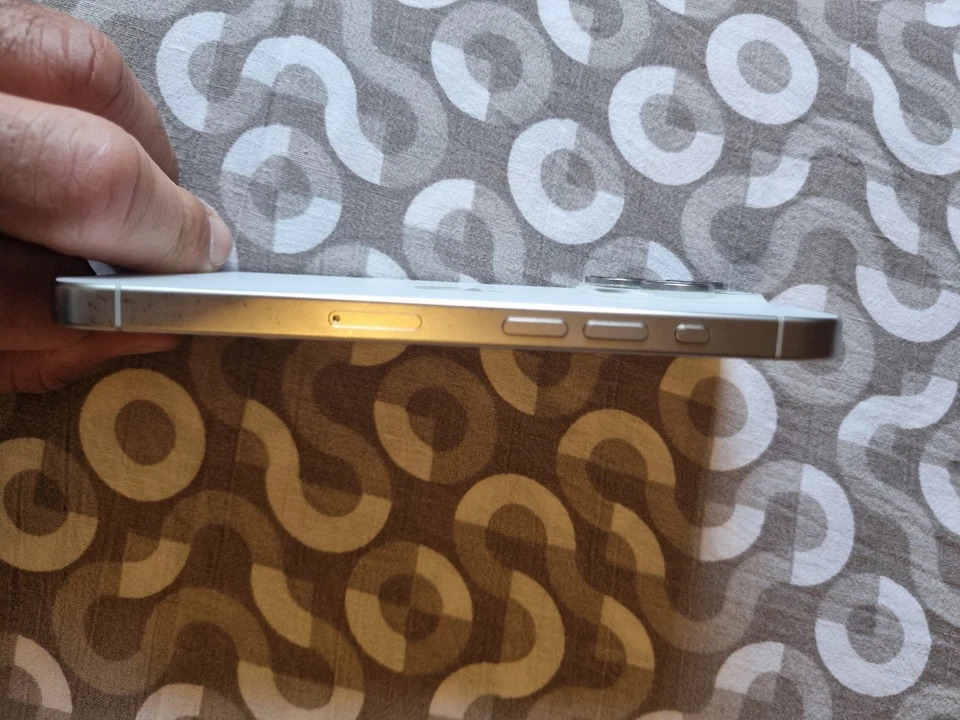 Apple iPhone 15 Pro · 128GB, foto 3 di 5