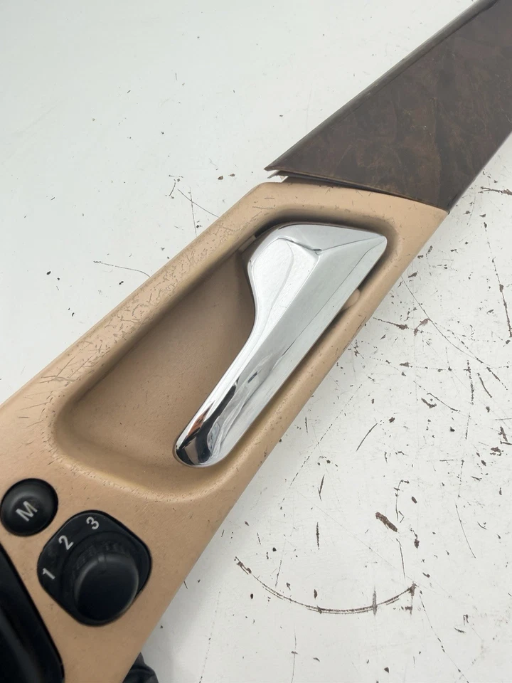 02-05 Mercedes C240 Front Right Interior Door Handle bezel OEM Foto 2 de 4