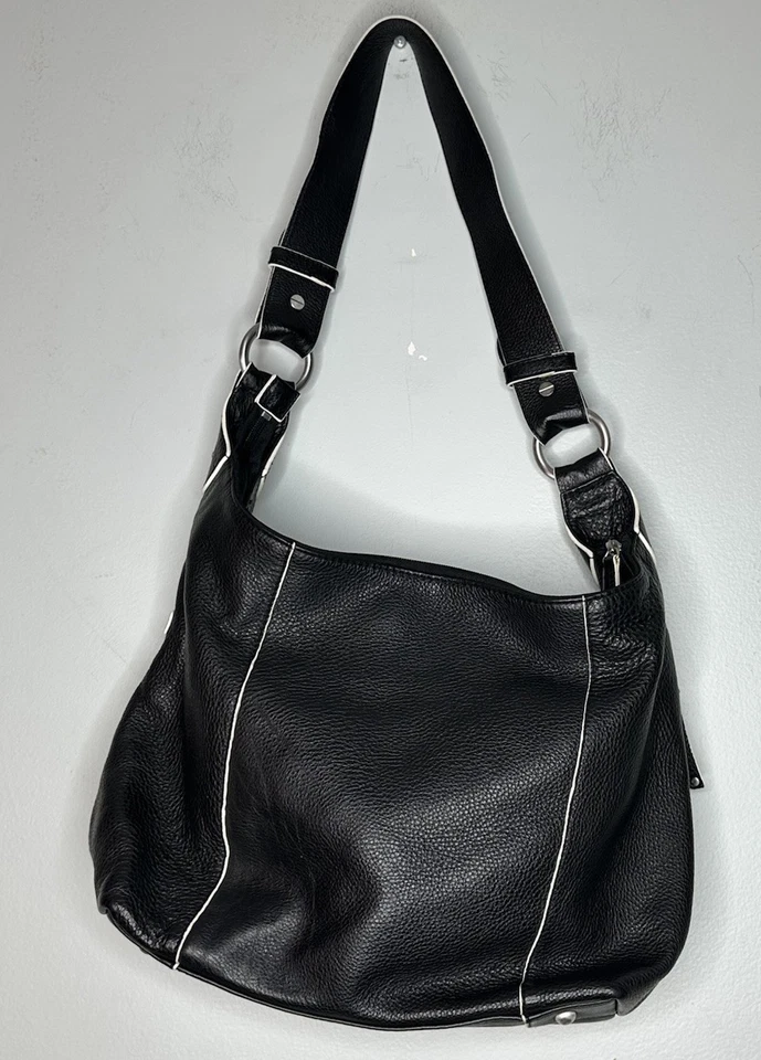 Bolsa de ombro Ellington preta couro pebbled grande acabamento branco alça tiracolo - Imagem 2 de 4