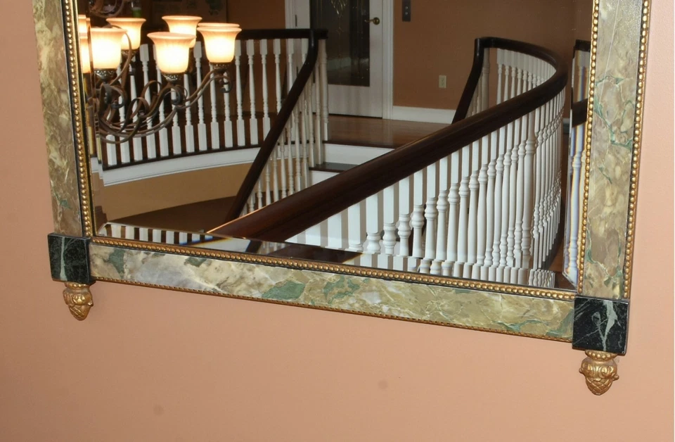 Friedman Bros. Contemp镀金和人造大理石装饰带骨灰盒尖顶和卷轴顶峰 — 第 3/4 张图片