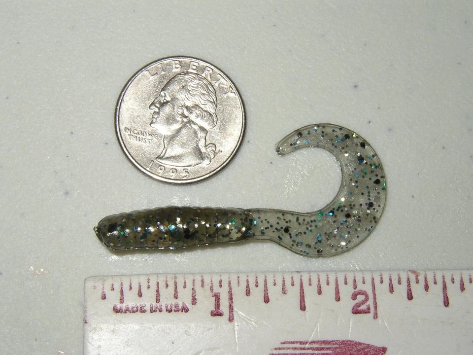 CURL TAIL GRUB de 2" en HUMO con brillo de pimienta azul cantidad 25 Foto 2 de 2