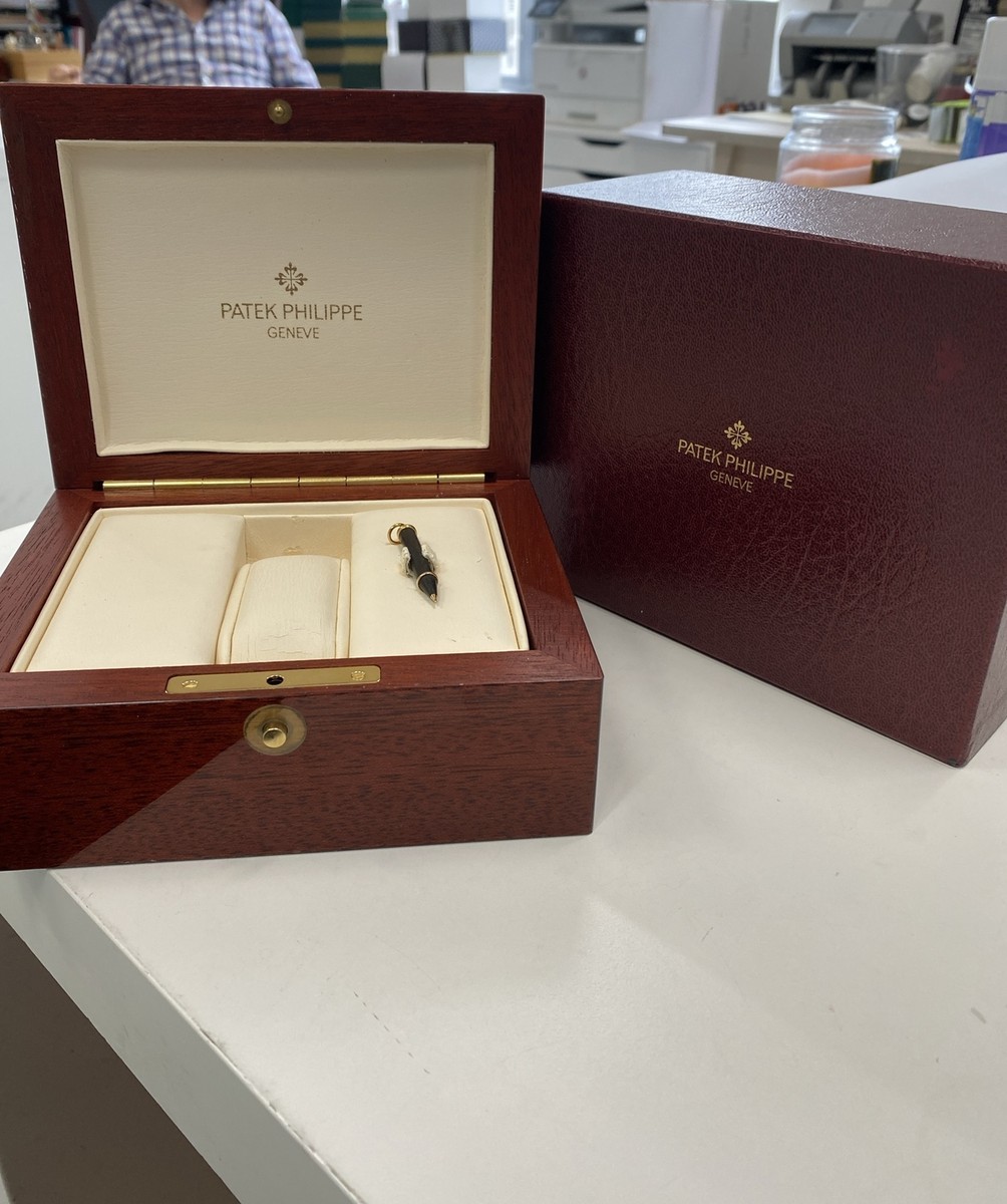 Authentic Patek Philippe Wood Vintage Watch Box Genéve With