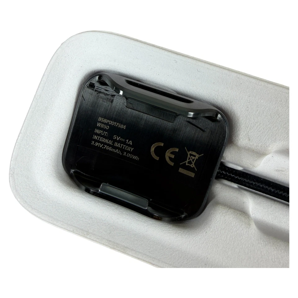 WHOOP 5.0 Health and Fitness Tracker WB50 Bundle Black Knit Band & Charger - Image 4 of 4