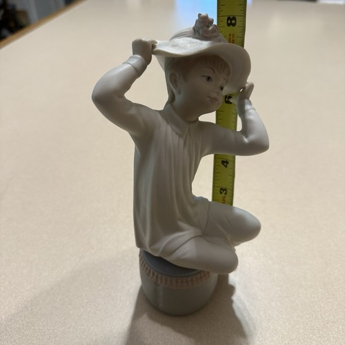 Lladro Girl With Hat Bonnet Sitting on Stool Matte finish 8" Tall Retired Vtg - Picture 10 of 11