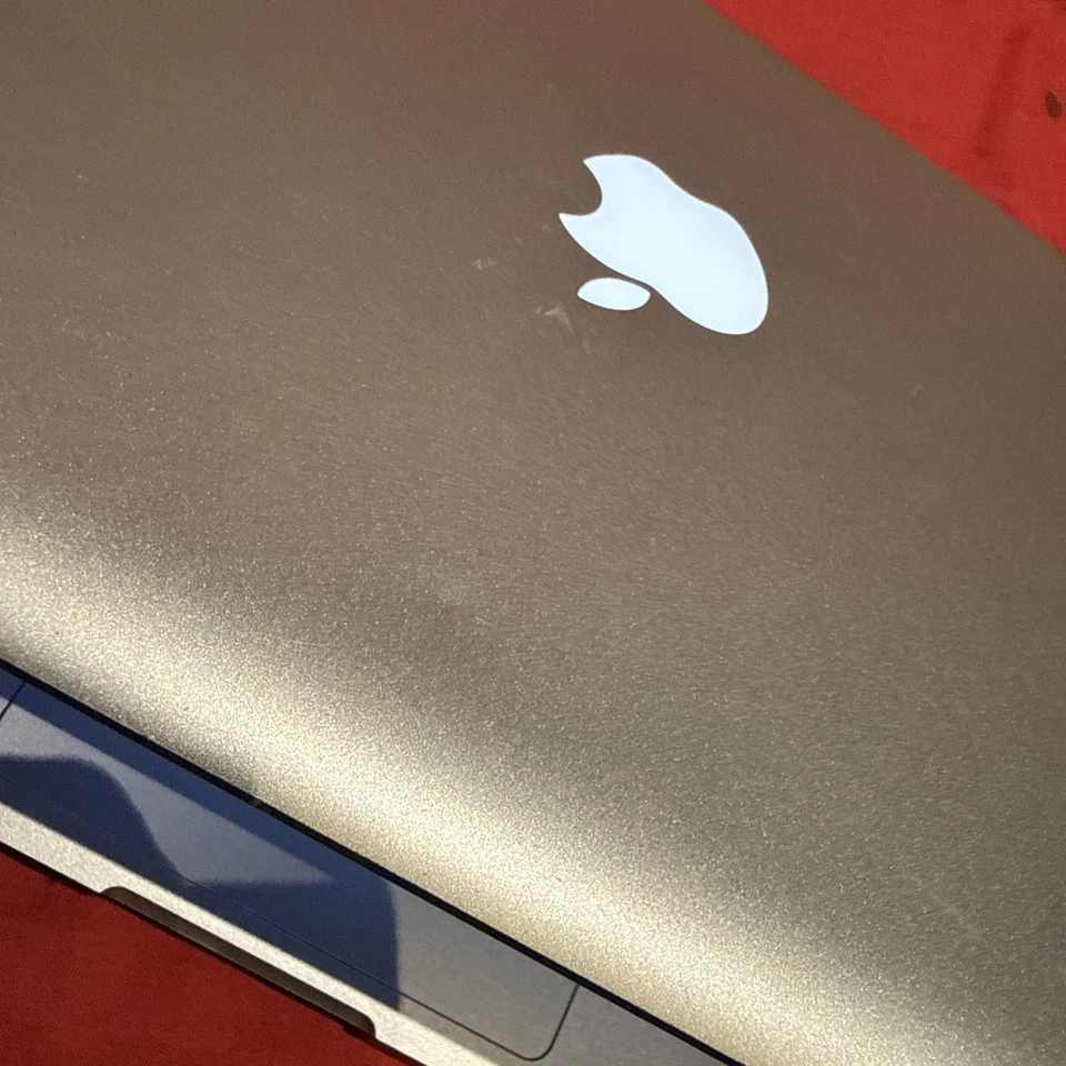 Apple MacBook Pro 13-Inch (1TB , Intel Core i5, 2.5GHz, 4GB)  A1278, photo 3 of 4