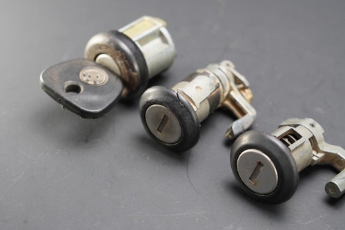 OEM BMW E30 Lock Set 4 Piece Ignition Tumbler 84-86 Central Locking 325i 318i - Picture 5 of 12