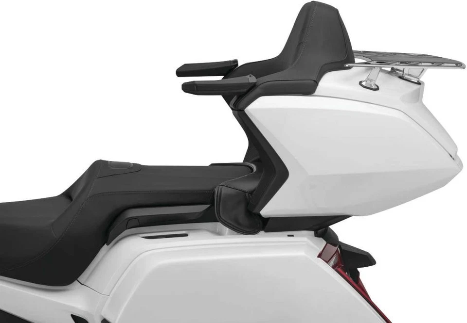 Kit de reubicación de maletero Kuryakyn para Gold Wing Tour 6767 Foto 2 de 4