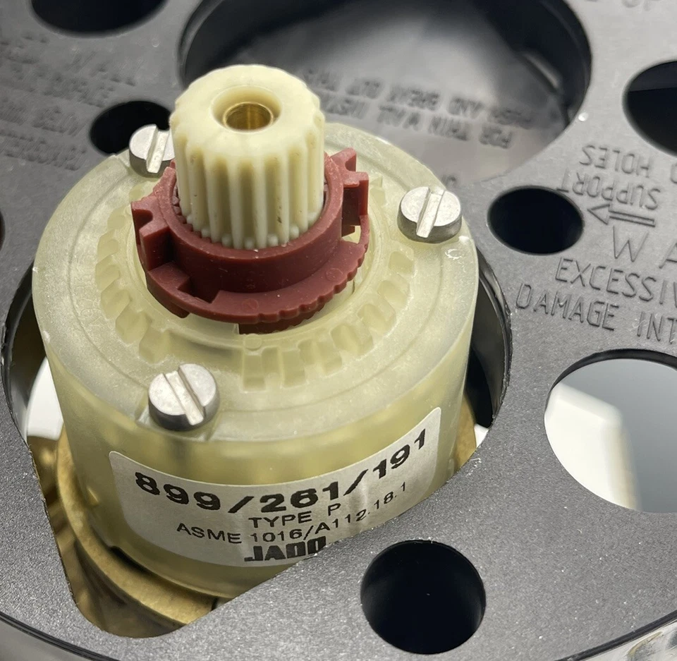 Válvula áspera JADO 899/261/191 Balanza de presión para bañera y ducha Foto 4 de 4