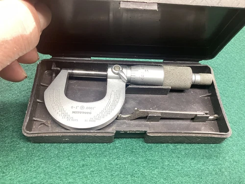 Mitutoyo Micrometer 101-113 / M220-1" with Case Made In Japan Nice !