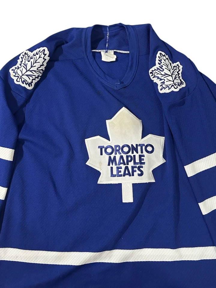 Toronto Maple Leafs NHL CCM Vintage Maska Air Knit Jersey Men’s Size Medium - Image 2 of 4