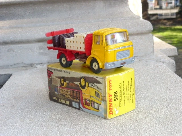Dinky Toys # 588 Gak Berliet Plateau Brasseurs Brewery Truck - Immagine 4 di 4
