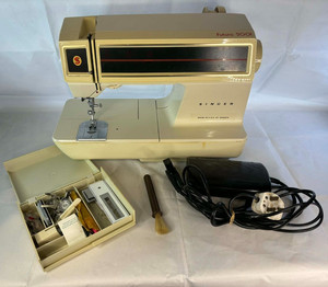 Vintage Singer Futura 2001 elektronische Nähmaschine mit Fußpedal - funktionstüchtig