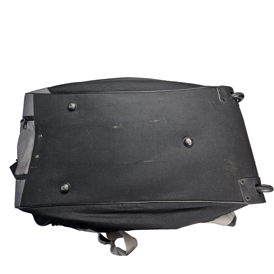 Bolso de Lona Dockers con Ruedas Rodantes Negro con Correas Grises 32 por 15 por 13 Foto 3 de 4