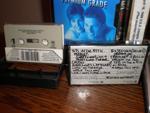 AEROSMITH LIVE CASSETTES CLASSIC LIVE 2 AND FOXBORO STADIUM - Picture 2 of 3