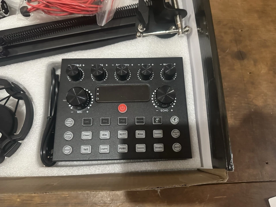 Professional Podcast Equipment Bundle - Sound Card - Recording & Broadcasting - Image 4 of 4