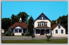 Postcard - The Silver Spring House, Glendale, Wi