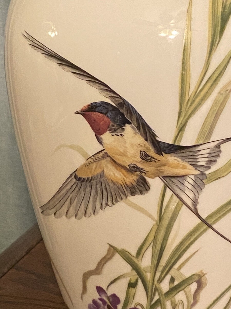 VTG Franklin Porcelain “The Meadowland Bird Vase” 1980