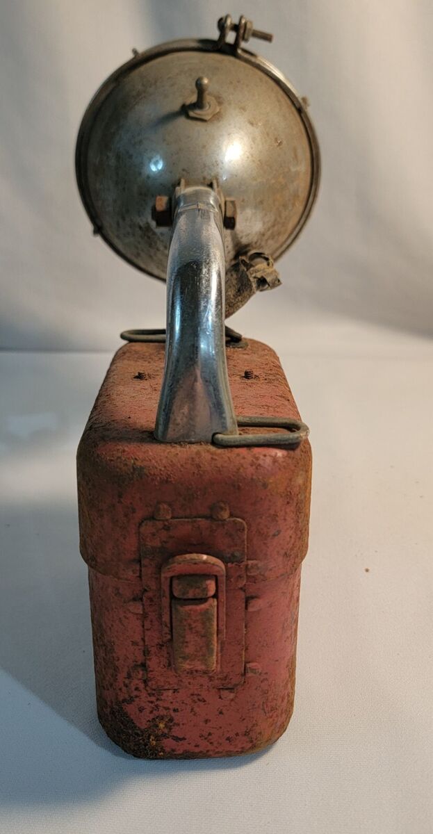 Vintage Big Beam No. 211 Portable Electric Hand Lamp Vintage Big Beam No. 211 Portable Electric Hand Lamp