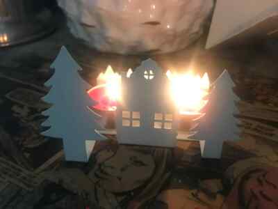 Blockhaus mit Tannenbaum Teelicht Kerzenhalter kleine Kerze Weihnachten Tisch