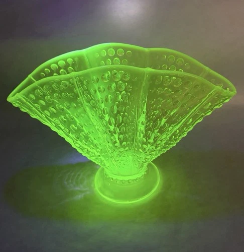 Vintage Fenton "Topaz Opalescent" Hobnail Uranium Fan Vase 8”X11”