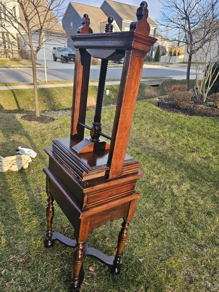 Prensa de lino antigua del siglo XIX de los Países Bajos Foto 3 de 4