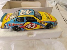 RCCA 2006 Dodge Charger 43 Bobby Labonte Cheerios 1:24 Diecast Owners Club Sele