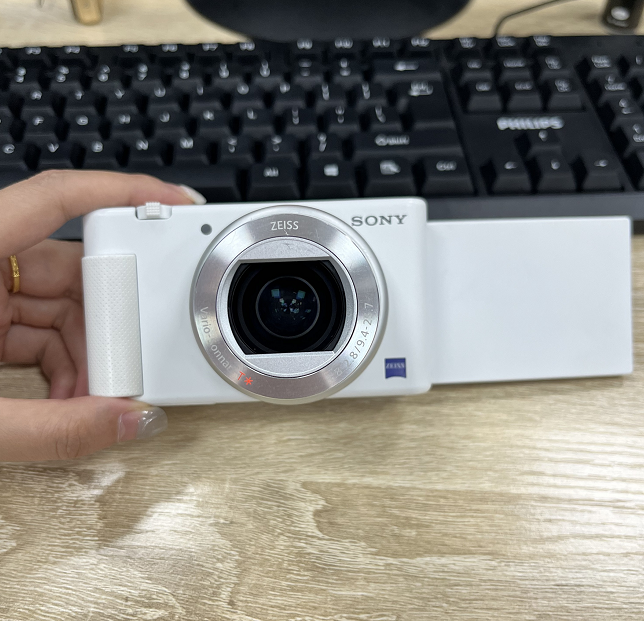 Sony ZV-1 20.1MP Vlog Camera - Near Mint Condition w/ Memory Card