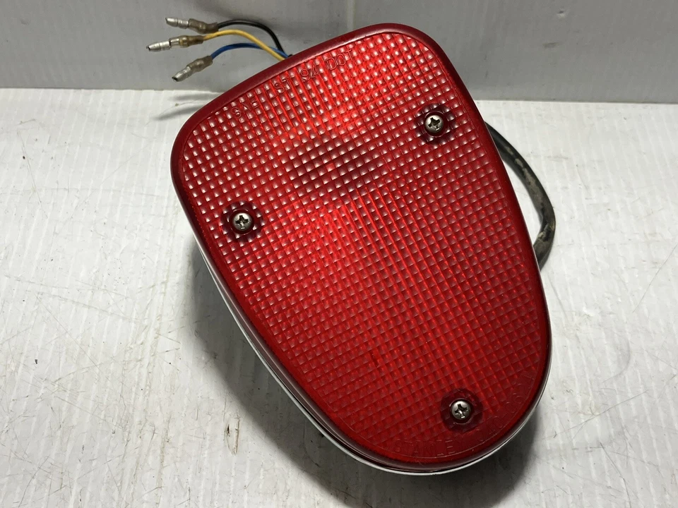 Luz trasera Yamaha Royal Star 1300 1997 (fabricante de equipos originales) Foto 4 de 4