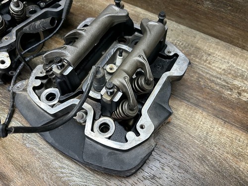 2018 18 Harley Softail Heritage Classic 114 Cylinder Heads Head Front Rear - Picture 2 of 18