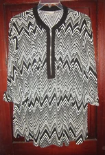 Avenue Plus 26 28 Tunic Top Shirt Blouse Stretch Zigzag Print Half Zip Roll Tab